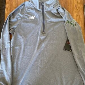 Brand New New Balance Athletics MHG Half Zip – Women’s L